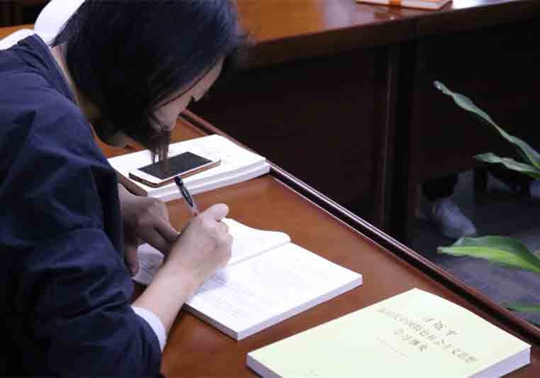 支部举办“不忘初心，牢记使命”系列学习会